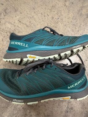Merrell trail running shoe women’s size 7
